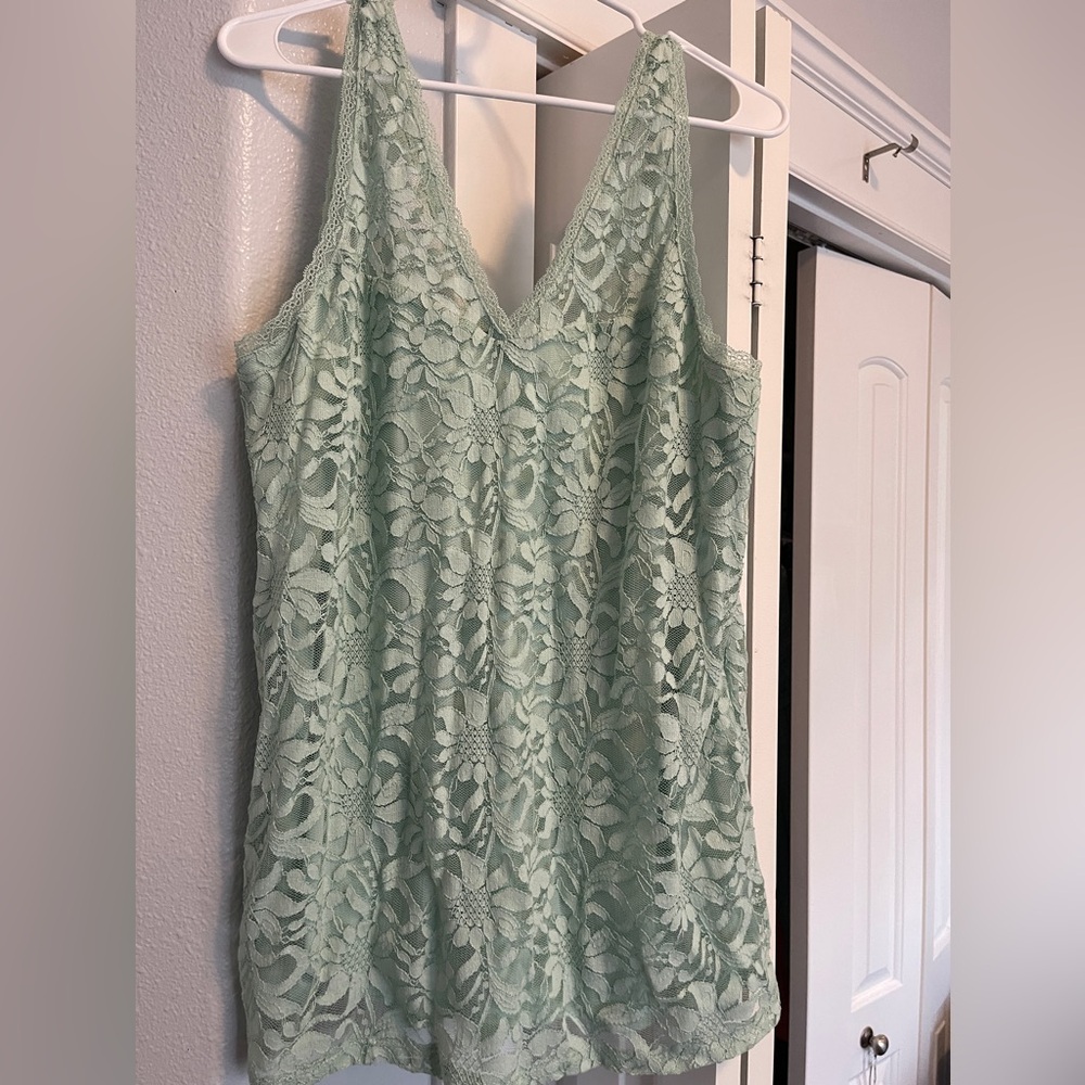 NWT Torrid lace plung V tank top